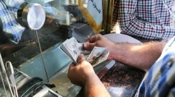 الدولار يتجاوز 125 ألف تومان وإمامي يصعد إلى 132 مليون في ارتفاع جنوني للعملات والذهب بإيران